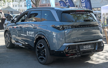 Peugeot e-5008